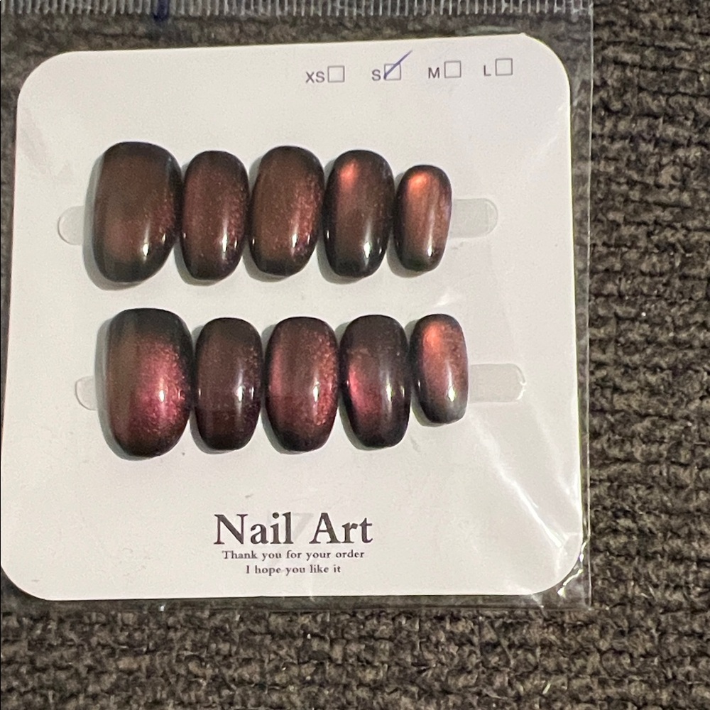 Nail Art Metallic Press-On Nails - Shimmering Red